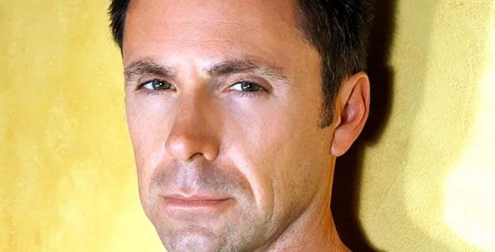 William deVry