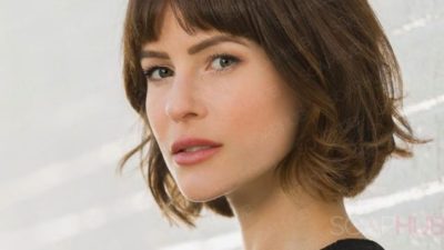 Shower Power: Linsey Godfrey Offers Some Good, Clean Advice In This Hilarious Video