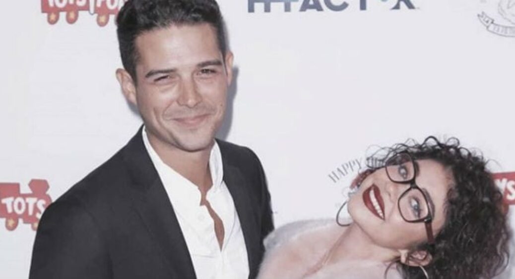 Bachelorette Star Wells Adams Says He & Sarah Hyland “Would Feel Weird” If They Were Already Engaged