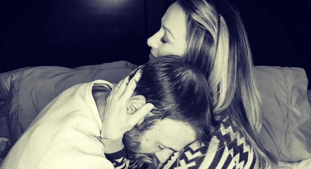 Bachelor Star Jamie Otis “Staying Positive” Following Devastating Miscarriage