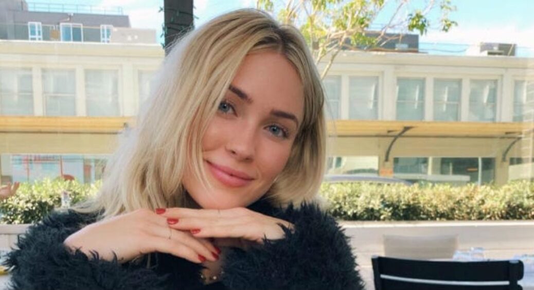 Bachelor Contestant Cassie Randolph Is Explaining Rumors Regarding Her Ex-BF