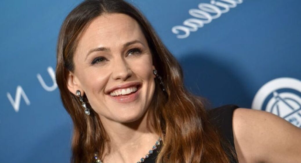 Jennifer Garner Brightens Lucky People’s Day After Flight Delay