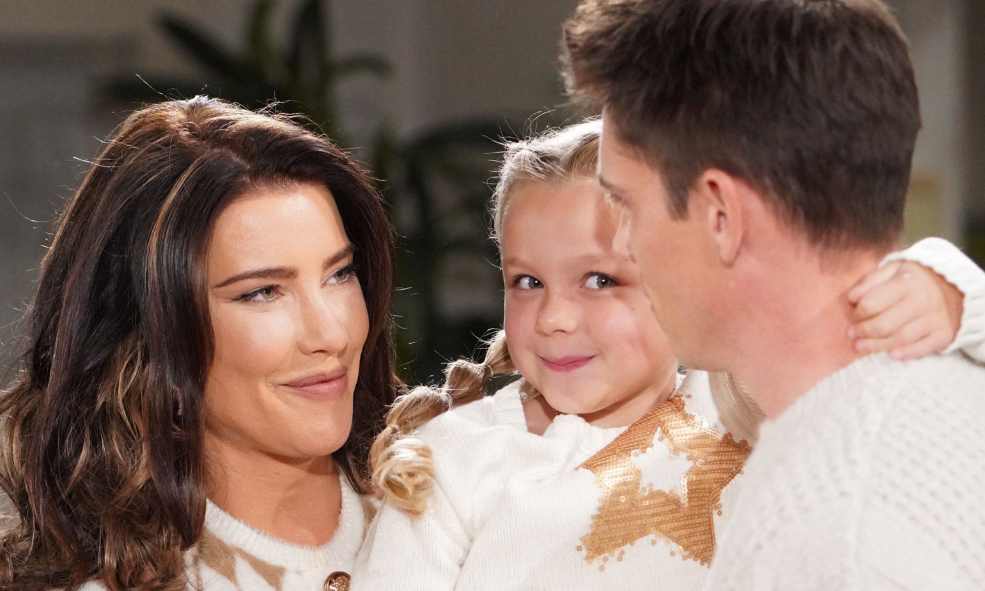 &B spoilers for December 22, 2022 Finn and Steffy shower Kelly with love