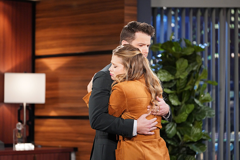 kyle hugs summer at jabot y&r spoilers photos