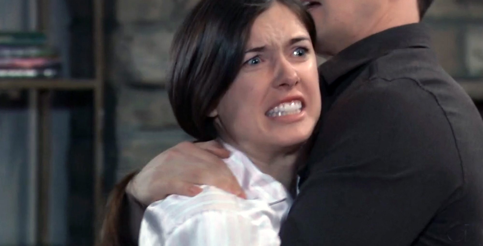 willow tait is freaking out in michael corinthos's arms on general hospital