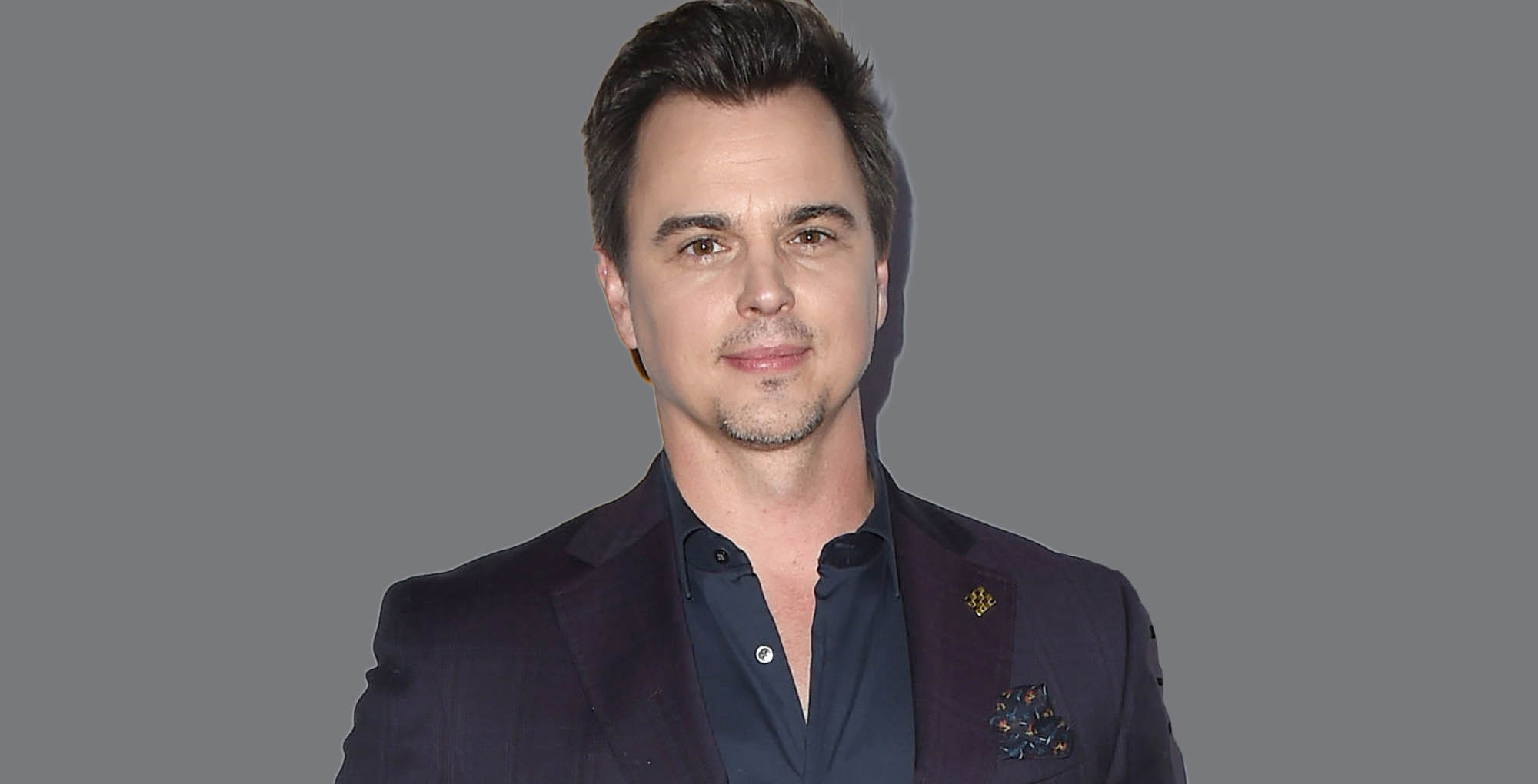 darin brooks the bold and the beautiful wearing a suit.
