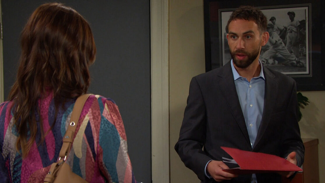 Days of Our Lives' Everett evading Stephanie's questions