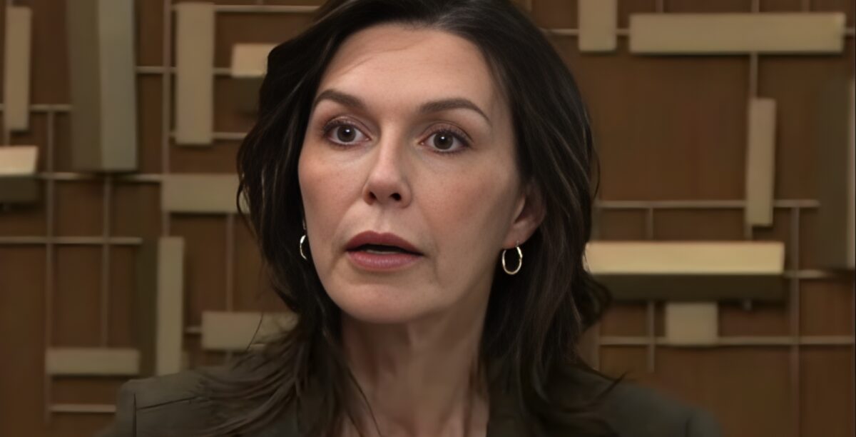 Finola Hughes as Anna on General Hospital.