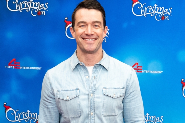 Actor Robert Buckley attends That's 4 Entertainment's Christmas Con