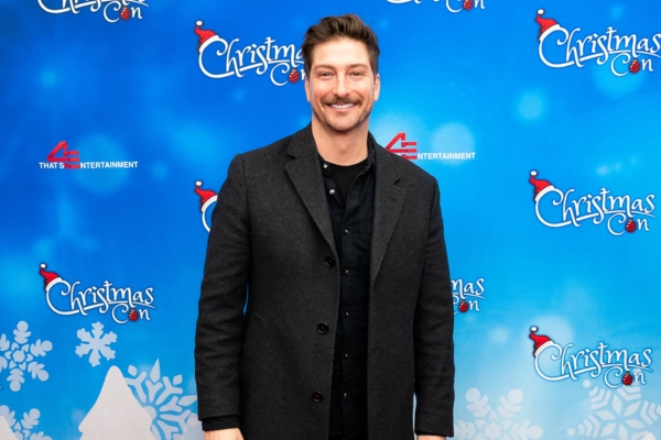 Actor Daniel Lissing attends That's 4 Entertainment's Christmas Con
