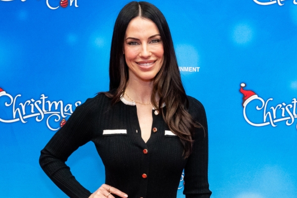 Actress Jessica Lowndes attends That's 4 Entertainment's Christmas Con